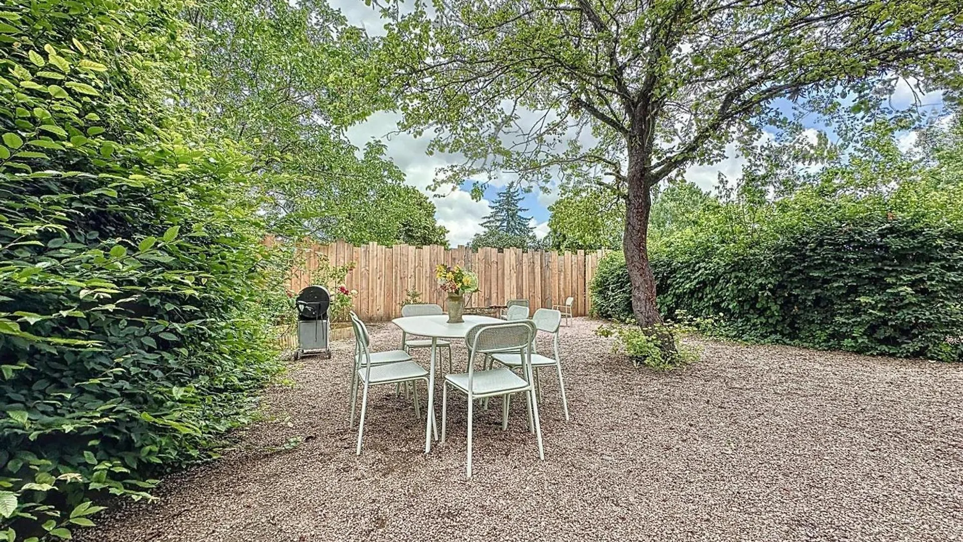 Gite Tranquille Avec Jardin, Parking Et Wi-Fi A La Ferte-Hauterive - Fr-1-489-549 Holiday home